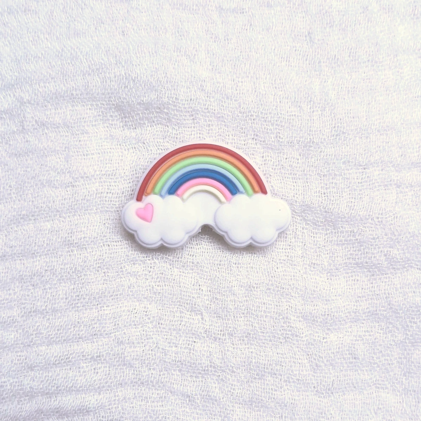 Regenbogen mit Wolke